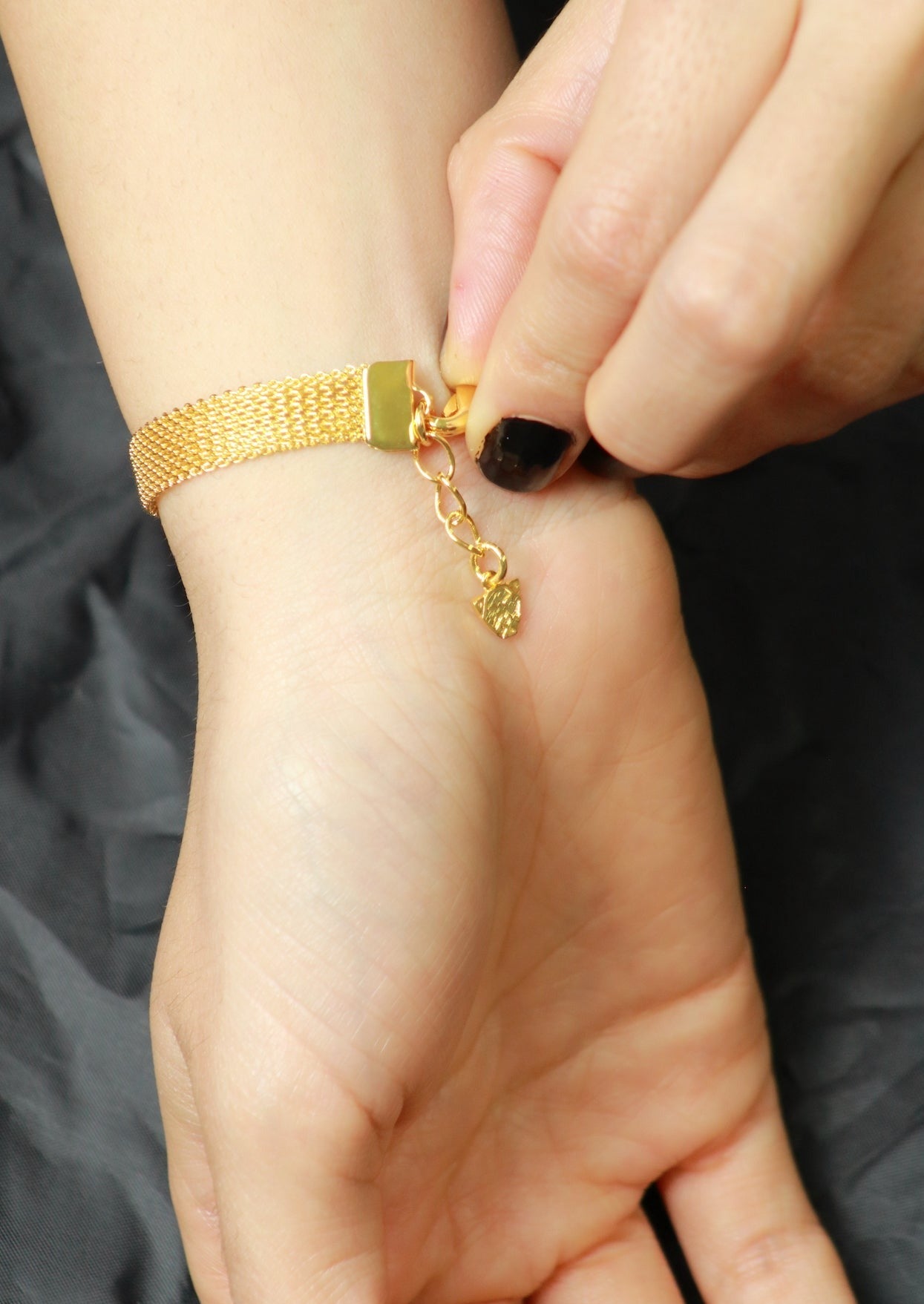 pulsera brasalete de baño de oro y zirconia 18k kilates glowa elegante