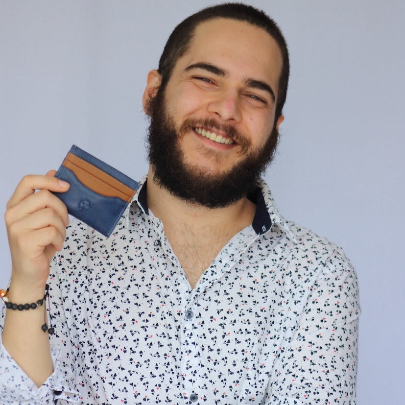 Tarjetero piel vegana de nopal de lujo minimalista Soldi Azul- Marrón para hombre mujer unisex cuero vegano moda sustentable y ecoamigable - Glowa