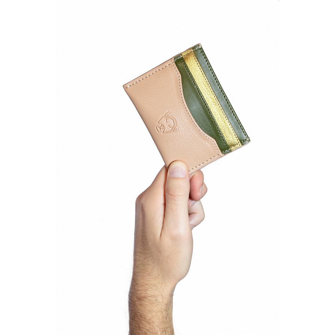 Tarjetero piel vegana de nopal de lujo minimalista Soldi beige- verde- dorado para hombre mujer unisex cuero vegano moda sustentable y ecoamigable - Glowa