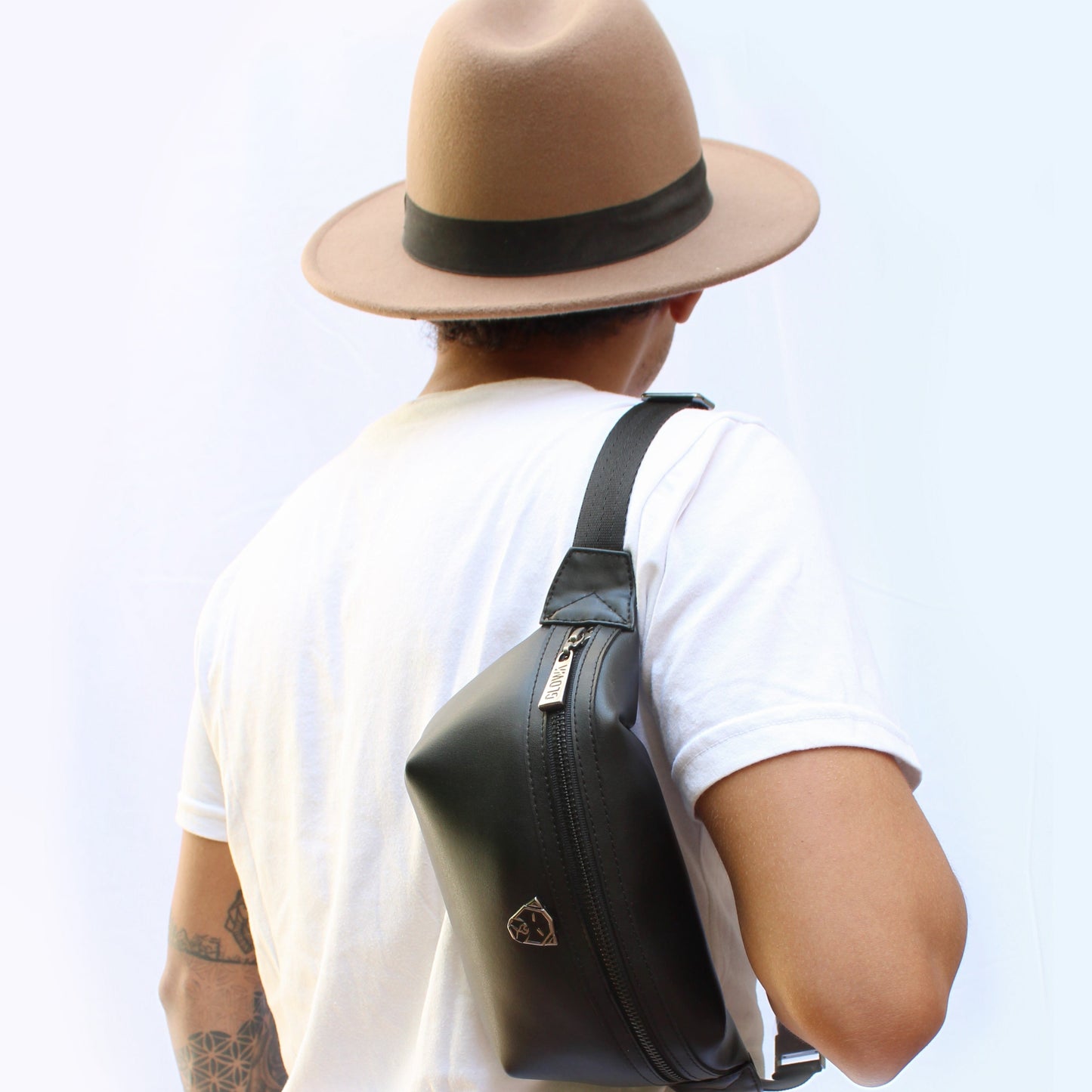 Cangurera riñonera de piel vegana de nopal unisex para hombre mujer elegante casual Nophalli negro - Glowa Unisex nopal vegan leather fanny pack for men women elegant casual Nophalli black- Glowa