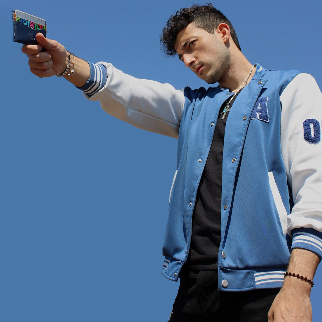 Tarjetero piel vegana de nopal de lujo minimalista Soldi Azul- Marrón para hombre mujer unisex cuero vegano moda sustentable y ecoamigable - Glowa