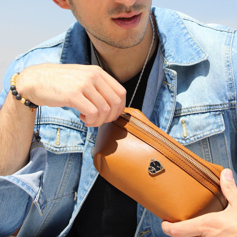 Cangurera riñonera de piel vegana de nopal para hombre mujer unisex casual elegante Nophalli Marrón casual elegante - Glowa Unisex nopal vegan leather fanny pack for men women elegant casual Nophalli Brown - Glowa